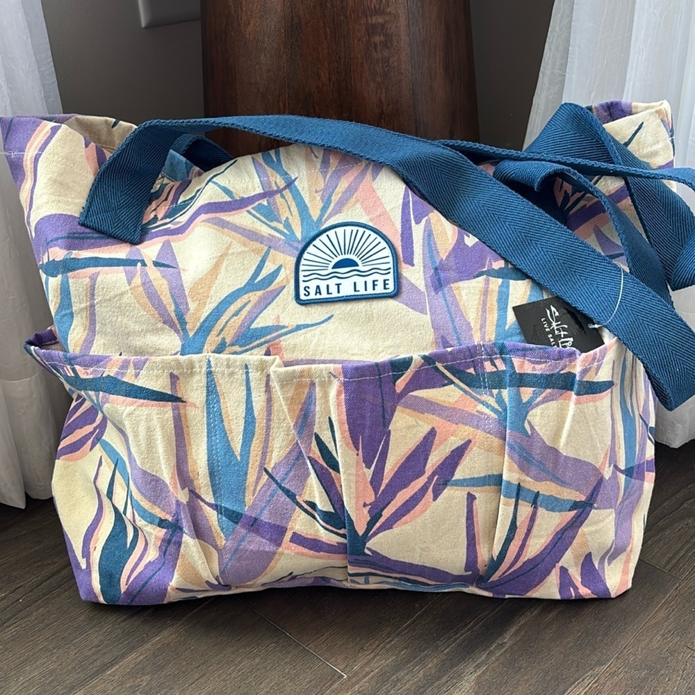 Salt Life Utopia Cotton Canvas Beach Bag, embroidered logo,6 exterior pockets